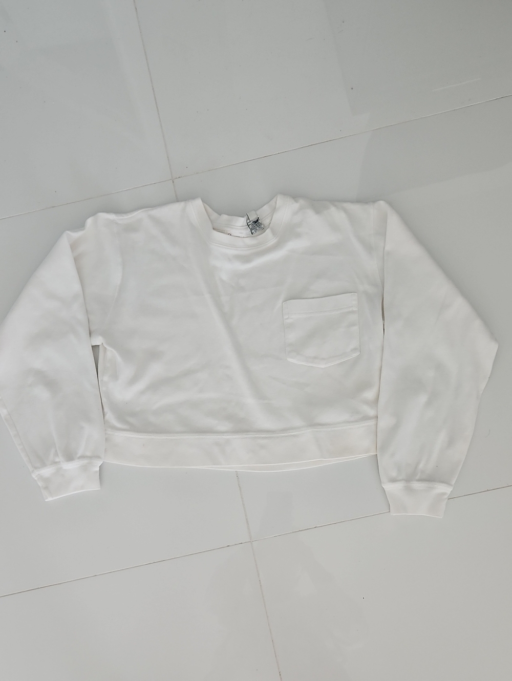 Cropped White Crewneck Sweatshirt with Pocket